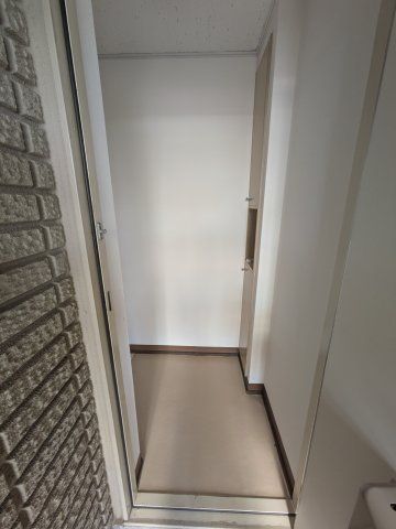 ホワイトレジデンスの玄関写真