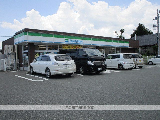 コンビニ　ファミリーマート（コンビニ）まで262m