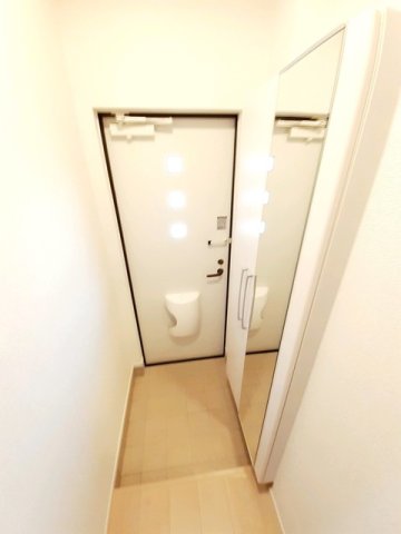 玄関　収納もある玄関です