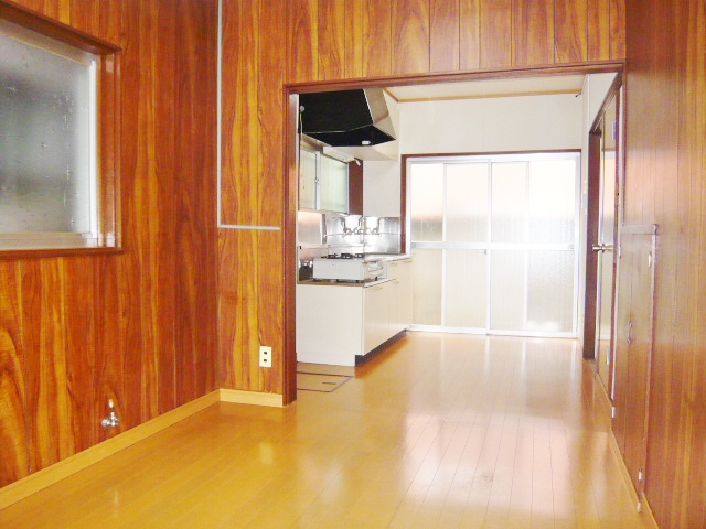 中落合2丁目戸建の居間写真