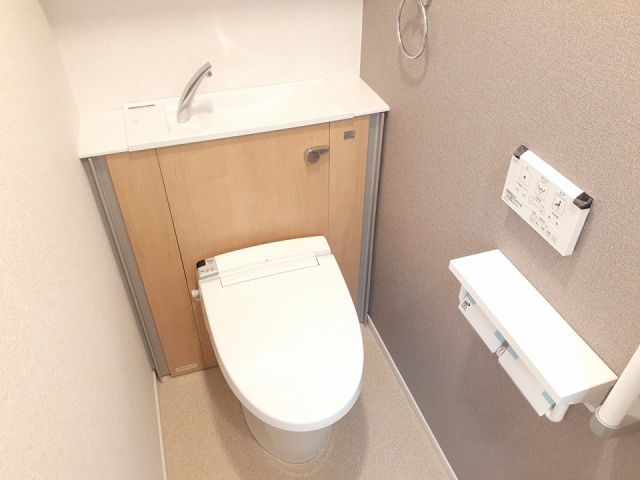 近鉄京都線 小倉駅 徒歩6分 3階建 築5年のトイレ写真