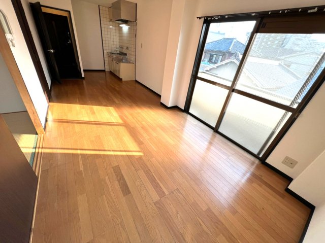 メゾンCUBEの居間写真