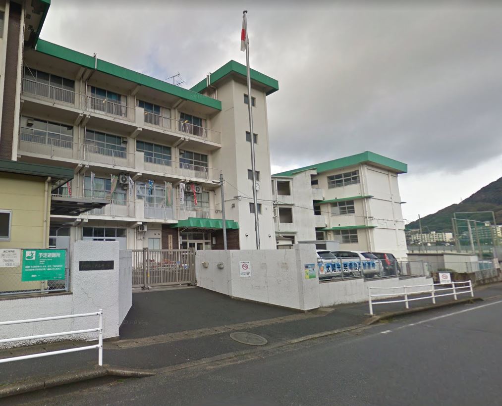 中学校　北九州市立戸ノ上中学校（中学校）まで760m