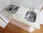キッチン　同物件、別部屋の写真です。