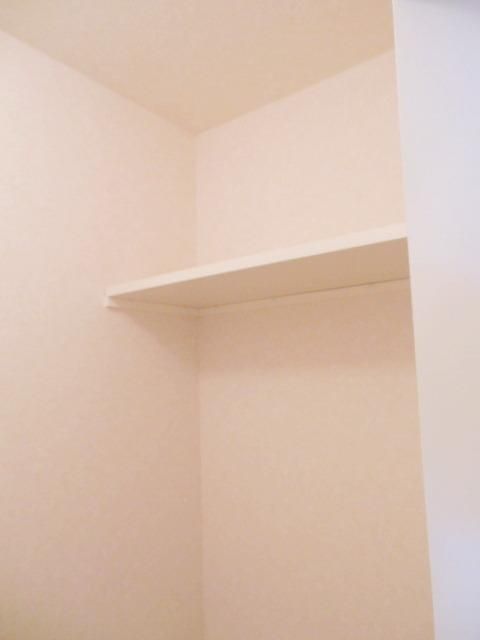 収納　★トイレの上に棚付いてます★