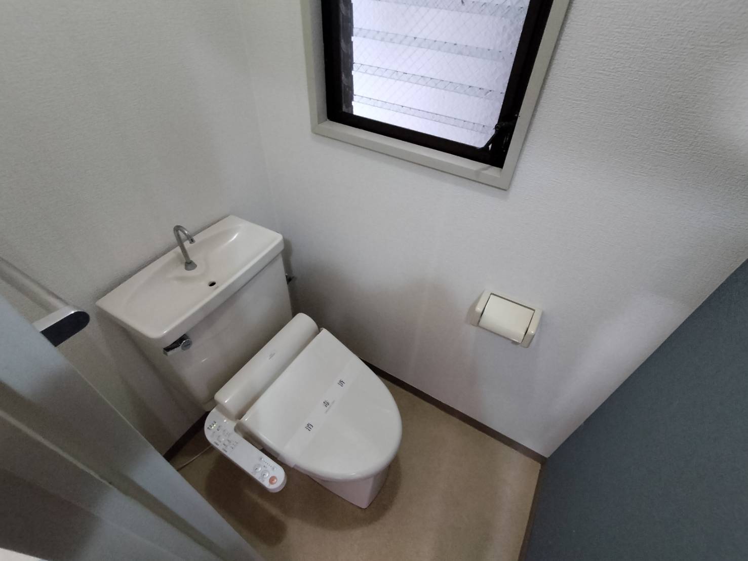 ＪＲ埼京線 戸田公園駅 徒歩15分 3階建 築36年のトイレ写真