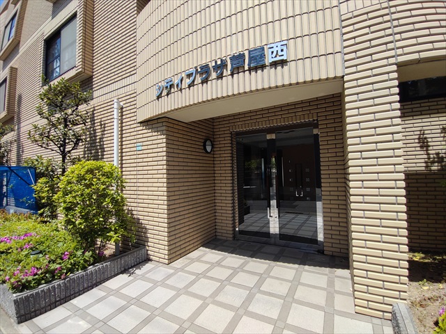 エントランス　オートロック付きエントランス