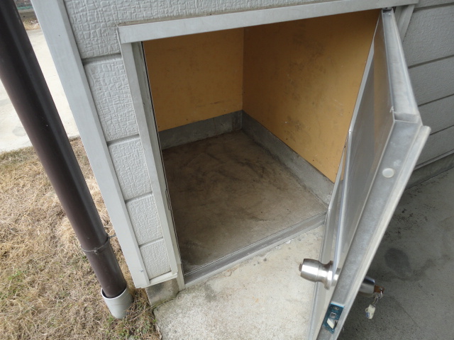 収納　玄関横の外スペース