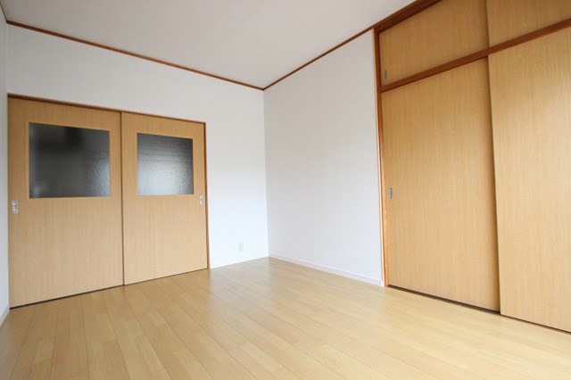 居室・リビング　同物件別号室