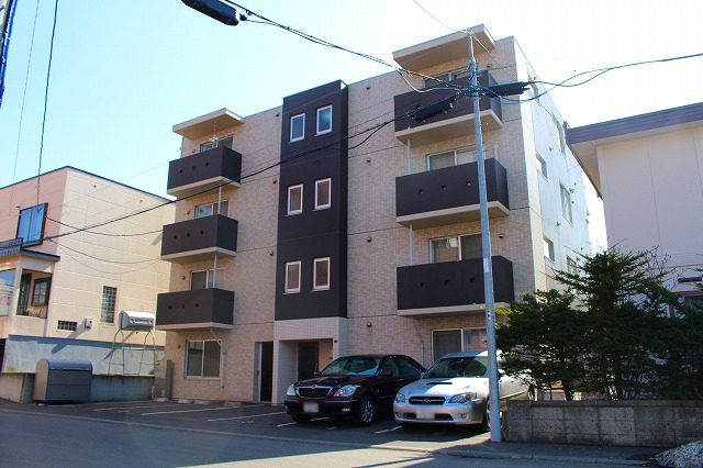 札幌市北区新琴似十一条のマンションの建物外観
