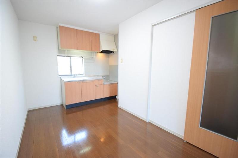 キッチン　窓付の明るいキッチン