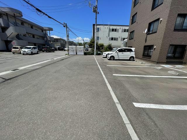 【函館市川原町のマンションの駐車場】