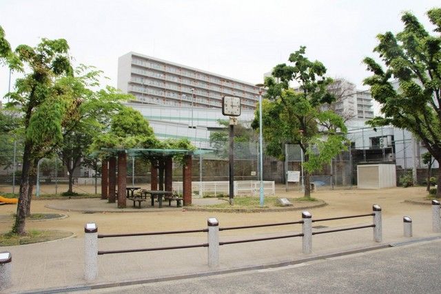 【大阪市都島区毛馬町のマンションの公園】