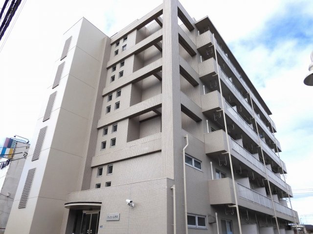 【クレセール・本町の建物外観】