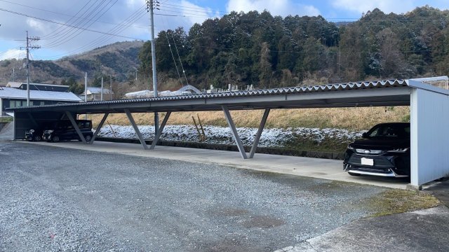 【ホワイトコーポの駐車場】