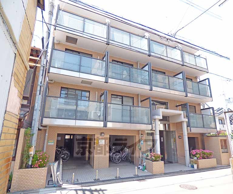 京都市上京区菊屋町のマンションの建物外観