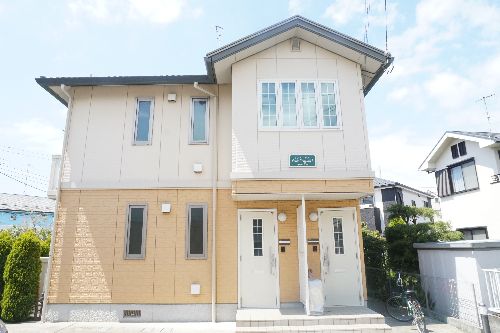 茅ヶ崎市若松町のアパートの建物外観