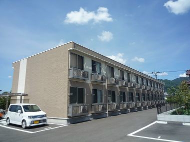 【糟屋郡須惠町大字新原のアパートの駐車場】