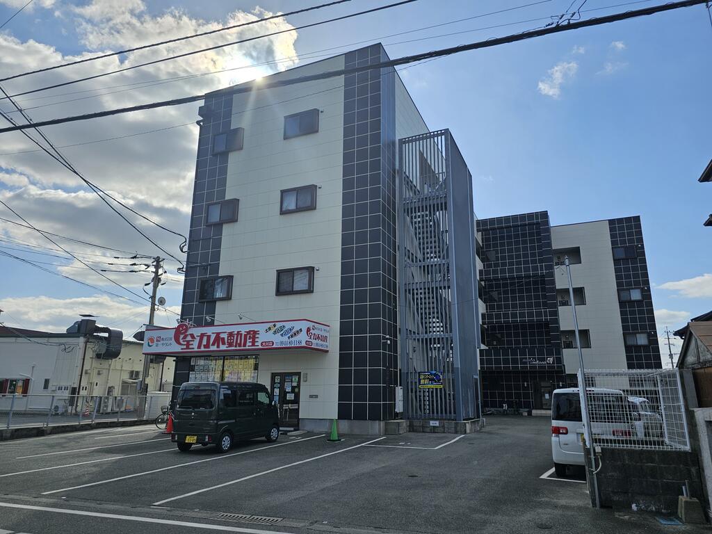 大川市大字向島のマンションの建物外観