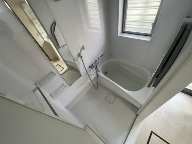 バス・シャワールーム　落ち着いた空間のお風呂です