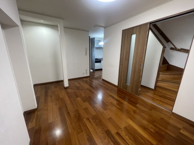 居室・リビング　こちらの居間で趣味の時間をお楽しみください