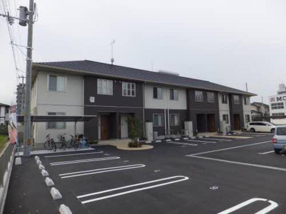 松山市竹原のアパートの建物外観