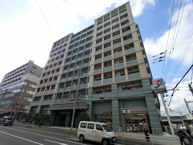 【船橋市本郷町のマンションの建物外観】