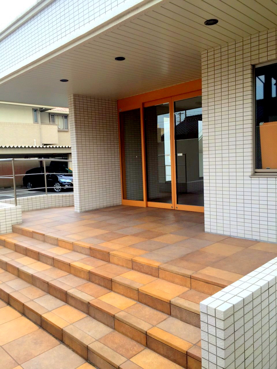 ＪＲ関西本線 加美駅 徒歩2分 6階建 築21年の外観写真