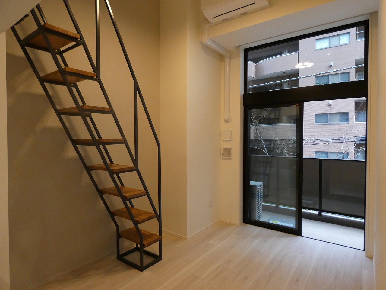 居室・リビング　内観1