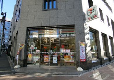 【中央区入船のマンションのコンビニ】