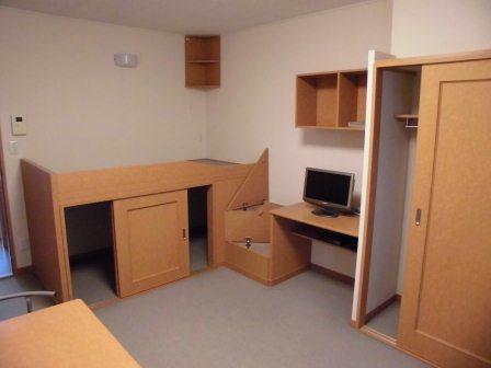 居室・リビング　ハイベッド下、階段部分も収納できます