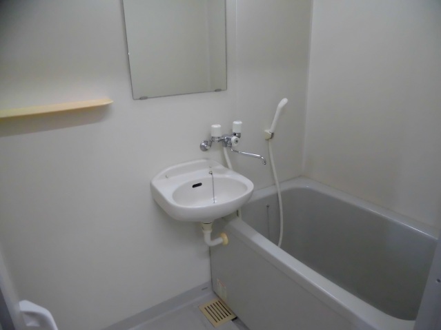 バス・シャワールーム　写真は別号室のものです。