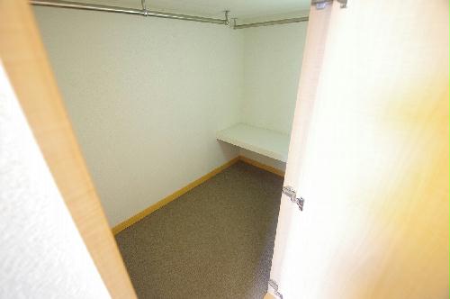 収納　ベッド下は広々収納♪