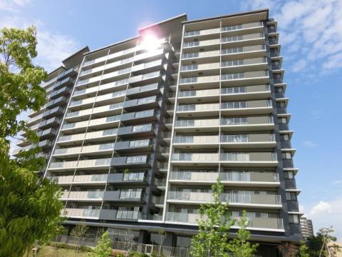 ジオ彩都プレミアムテラス　建物外観　外観写真（昼）