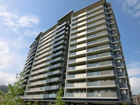 ジオ彩都プレミアムテラス　建物外観　外観写真（昼）
