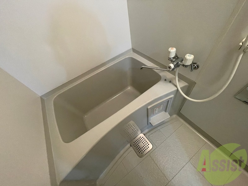 バス・シャワールーム　"ユニットバスです。疲れを癒すのに欠かせませんね！　"