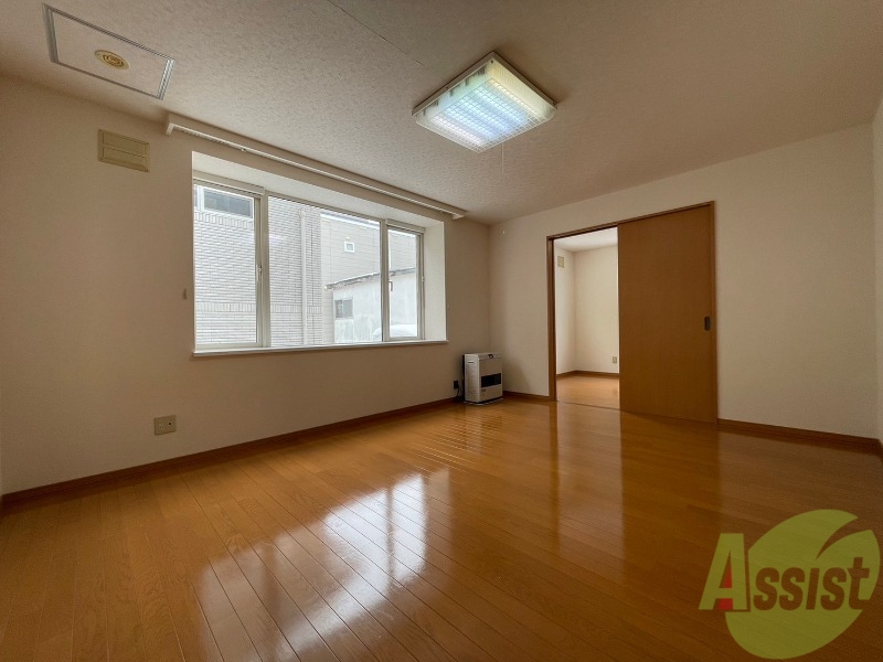 居室・リビング　広くてきれいなリビングです！快適に過ごせそうですね。