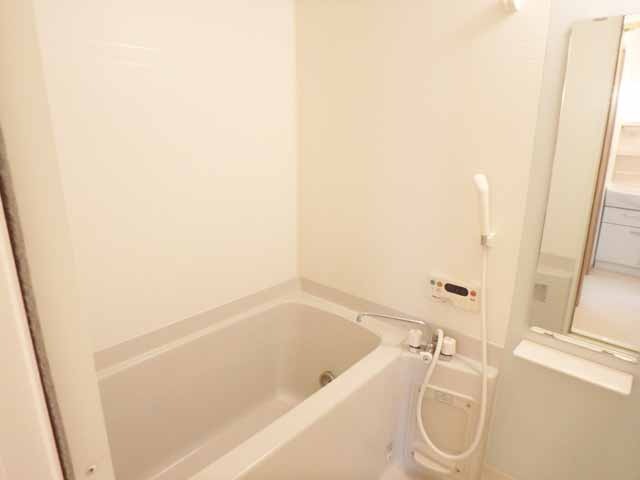 バス・シャワールーム　追い焚き付きでいつでも温かいお風呂に浸かれます☆