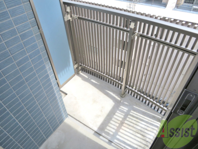 バルコニー　陽の光が差し込む明るいお部屋は気持がいいですね～