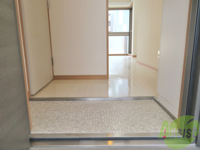 玄関　玄関から撮影してみました。開放感がありますね。
