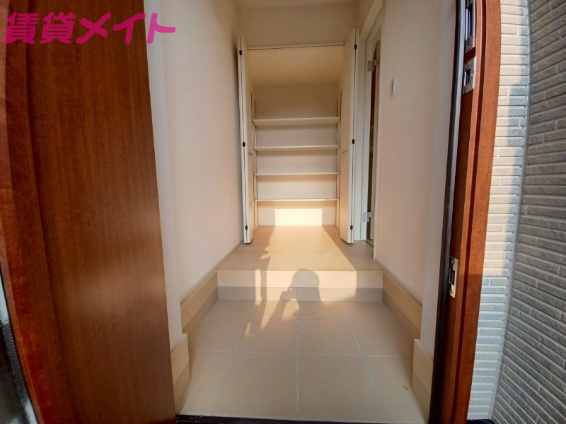 玄関　同型参考写真