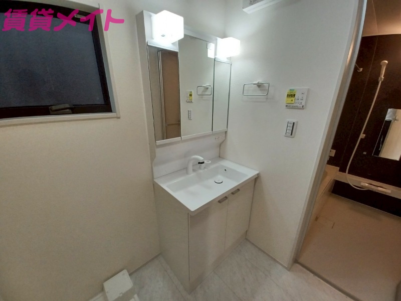 洗面設備　同型参考写真