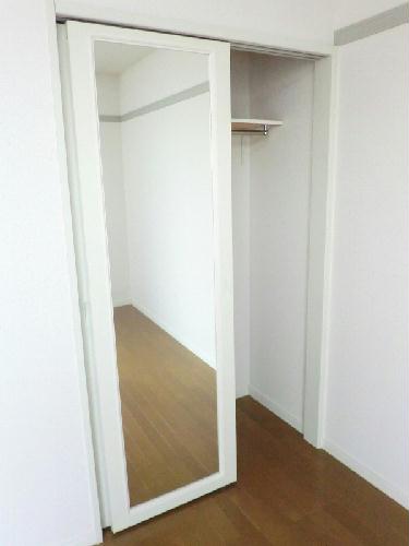 収納　姿見付きクローゼット