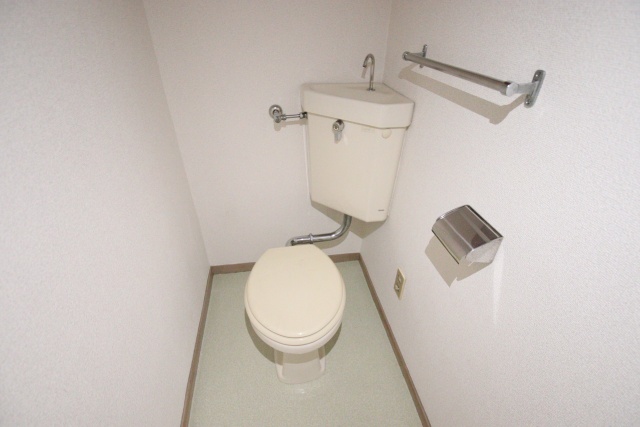 トイレ　※別室の参考写真の為、現況優先です。