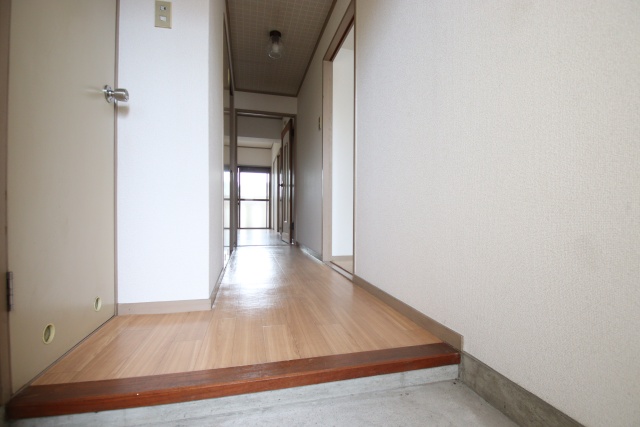 玄関　※別室の参考写真の為、現況優先です。