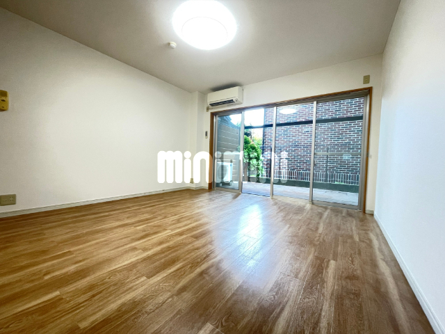 居室・リビング　シャワートイレ設置