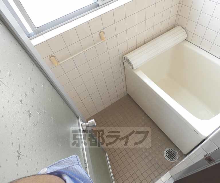 バス・シャワールーム　バスルームです。