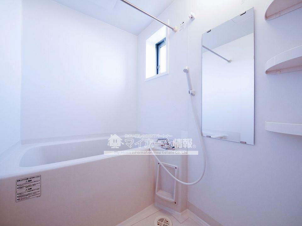 バス・シャワールーム　小窓が付いてて換気もラクラク♪カビ予防にも効果的☆