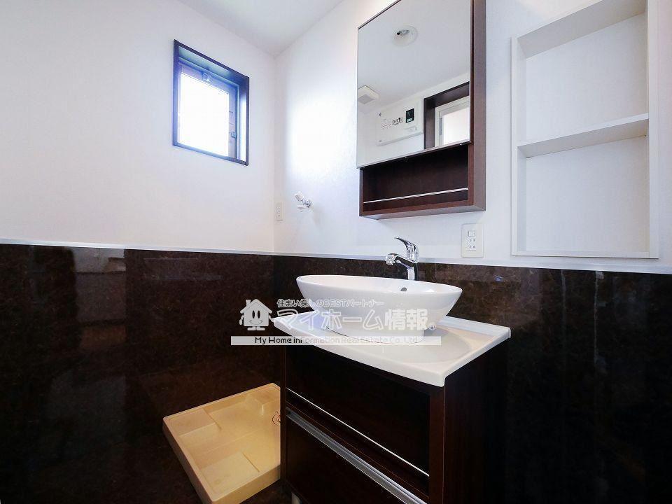 洗面設備　おしゃれで、清潔感あふれる洗面脱衣室！！