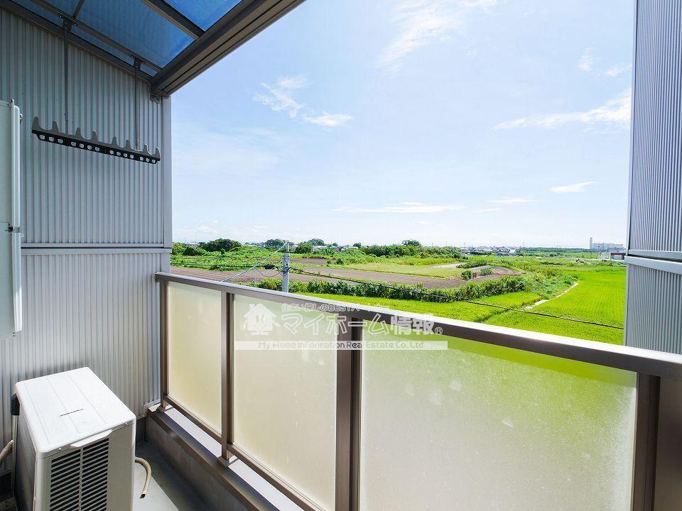 バルコニー　風と光を取込みながら外からの視線はシャットアウト！